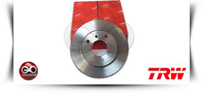 Ön fren diski takımı; havalandırmalı metal disk, cıvata delikleri ve merkez göbeği görünen.