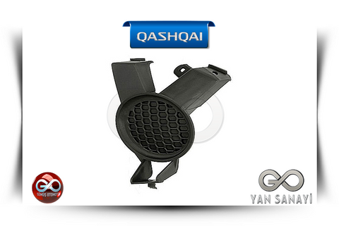 62257-JD01A<br>ÖN TAMPON SİS FAR KAPAĞI "SOL - 1. VERSİYON - KAPALI"<br>QASHQAI - J10E - Gümüş Otomotiv