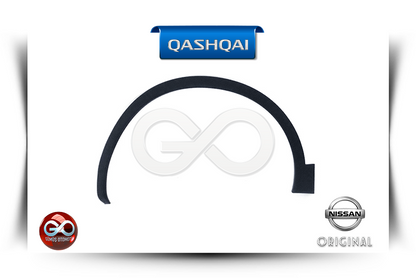 Ön çamurluk dodik sağ, siyah U formlu parça; Nissan logosu